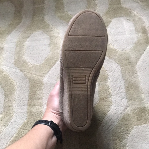 TOMS light camel wedge shoe… barely worn US W8 - Picture 4 of 4